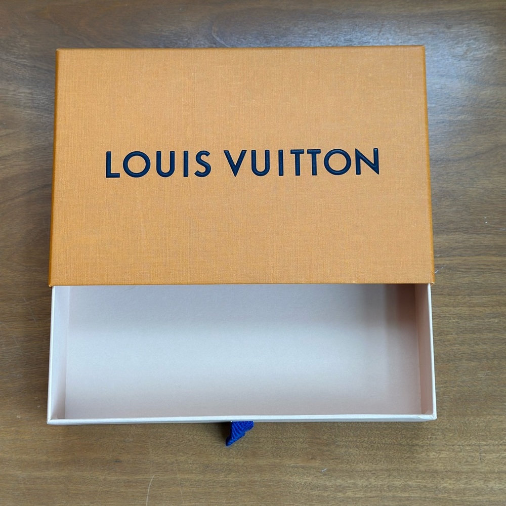 Louis Vuitton small box, 8x5x1.5. Perfect condition!!